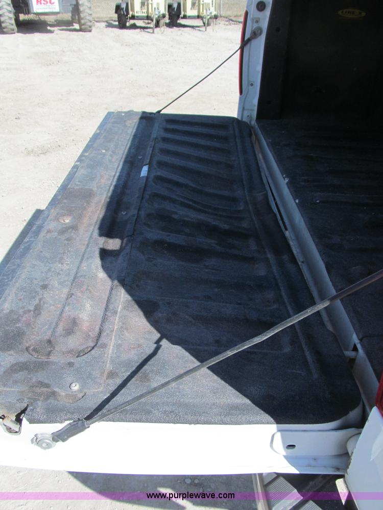 image for item B5111 2006 Ford F150XL crew cab pickup truck