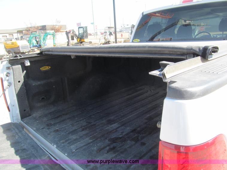 image for item B5111 2006 Ford F150XL crew cab pickup truck