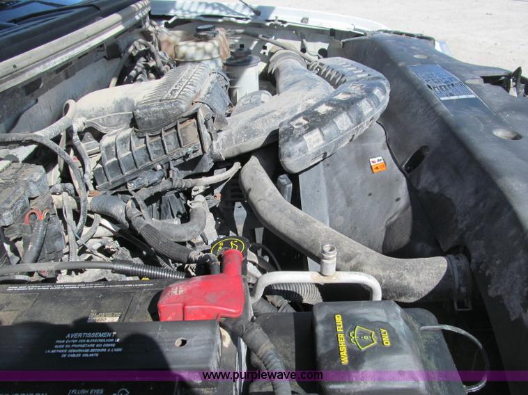 image for item B5111 2006 Ford F150XL crew cab pickup truck