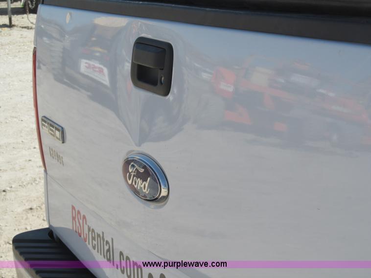 image for item B5111 2006 Ford F150XL crew cab pickup truck