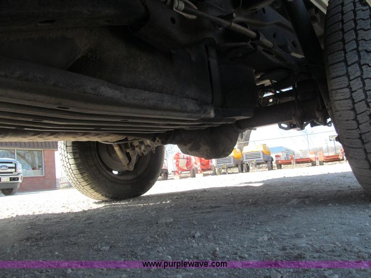 image for item B5111 2006 Ford F150XL crew cab pickup truck