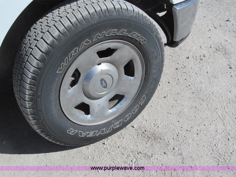 image for item B5111 2006 Ford F150XL crew cab pickup truck