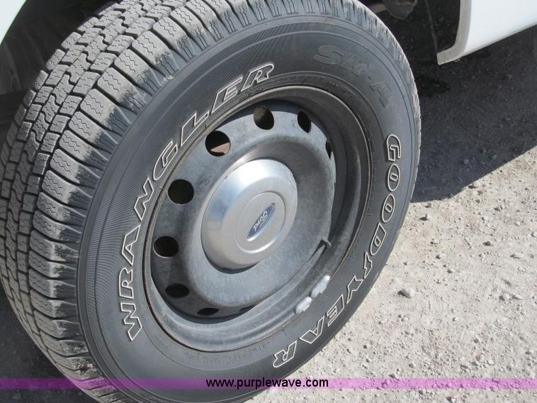 image for item B5111 2006 Ford F150XL crew cab pickup truck