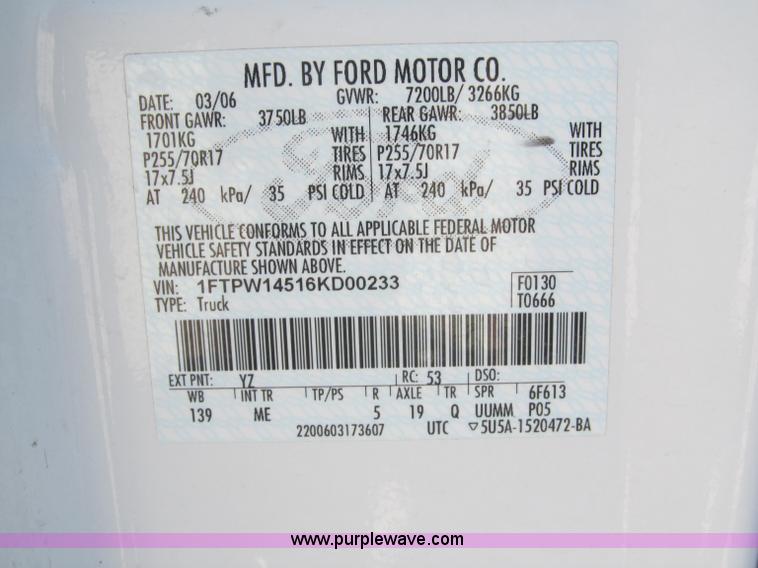 image for item B5111 2006 Ford F150XL crew cab pickup truck