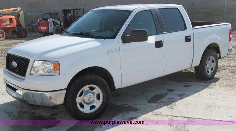 image for item B5112 2006 Ford F150 XLT crew cab pickup truck