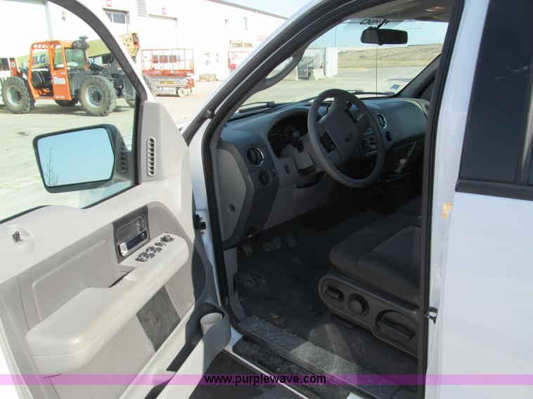 image for item B5112 2006 Ford F150 XLT crew cab pickup truck