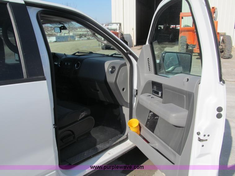 image for item B5112 2006 Ford F150 XLT crew cab pickup truck