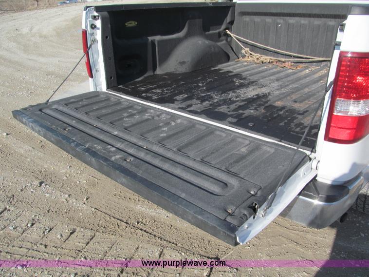 image for item B5112 2006 Ford F150 XLT crew cab pickup truck