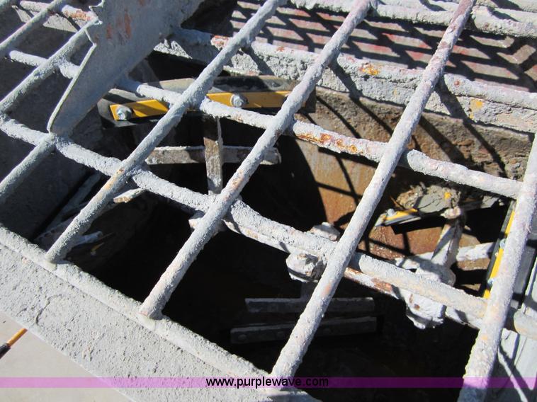 image for item B5771 2009 Stone 855PMH mortar mixer