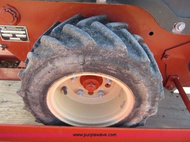image for item B5773 2007 Ditch Witch 1330H trencher