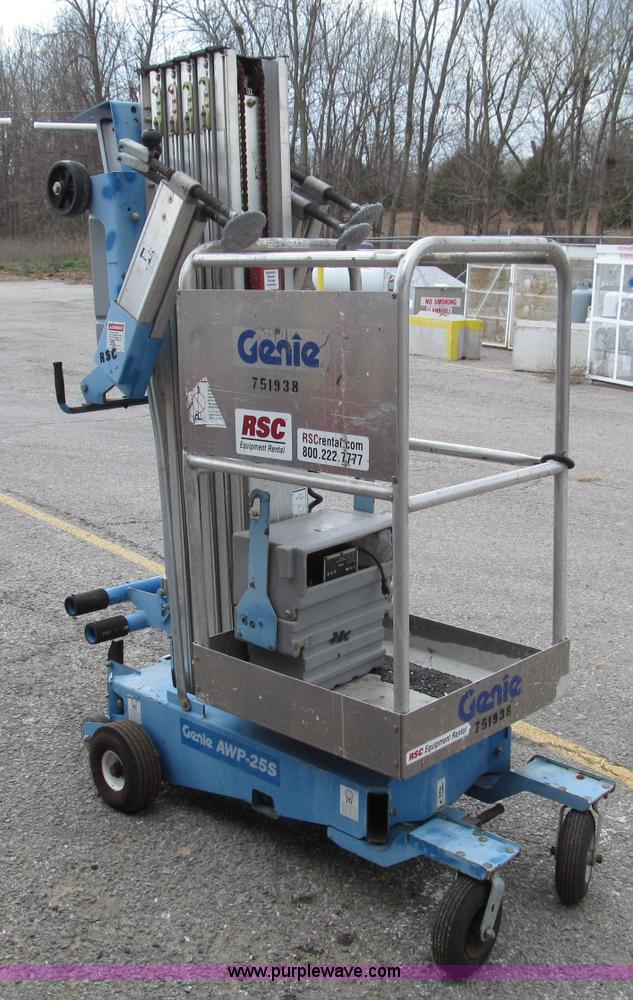 image for item D3118 2008 Genie AWP-25S personnel lift