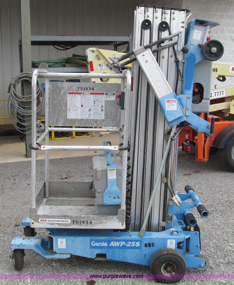 image for item D3118 2008 Genie AWP-25S personnel lift