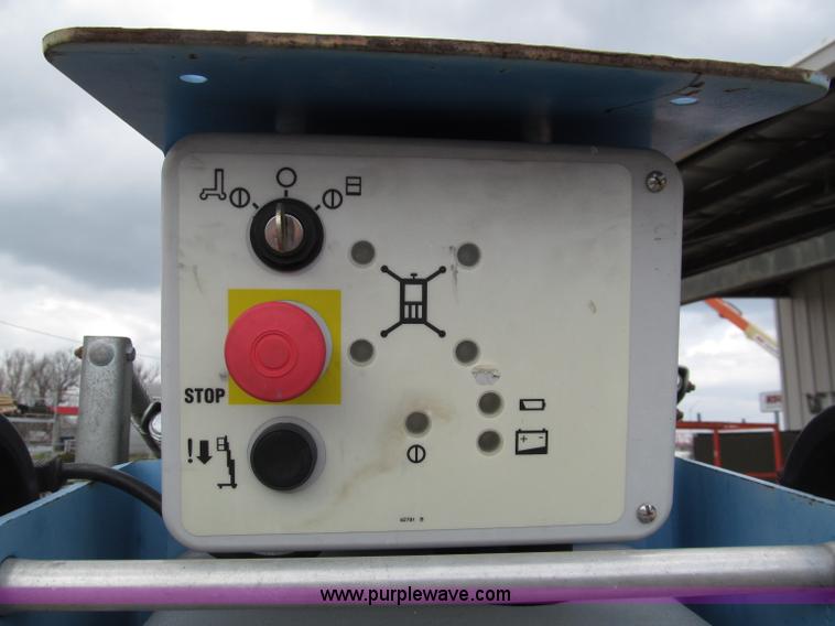 image for item D3118 2008 Genie AWP-25S personnel lift