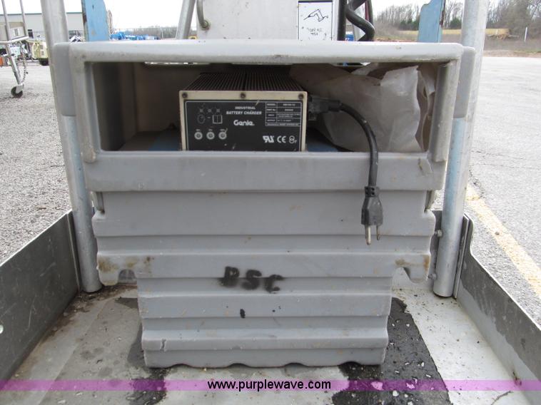 image for item D3118 2008 Genie AWP-25S personnel lift