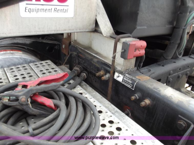 image for item D3695 2005 Freightliner Columbia CL120ST semi truck