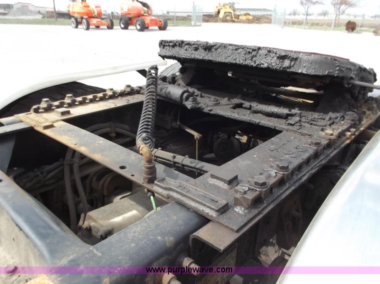 image for item D3695 2005 Freightliner Columbia CL120ST semi truck