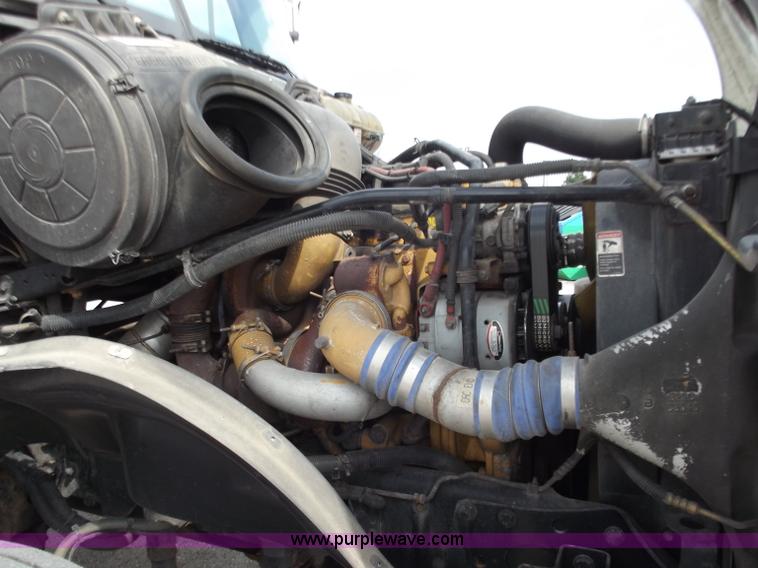 image for item D3695 2005 Freightliner Columbia CL120ST semi truck