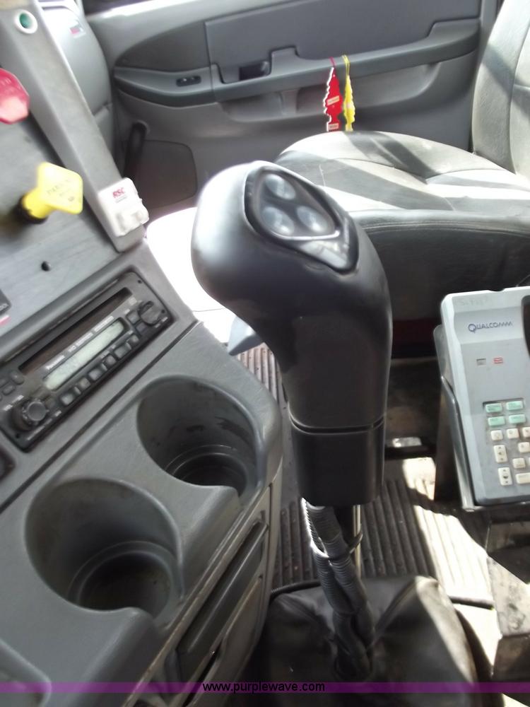 image for item D3695 2005 Freightliner Columbia CL120ST semi truck