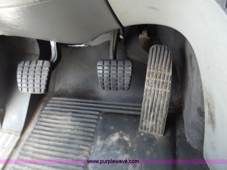 image for item D3695 2005 Freightliner Columbia CL120ST semi truck