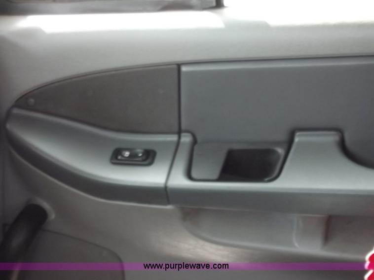 image for item D3695 2005 Freightliner Columbia CL120ST semi truck