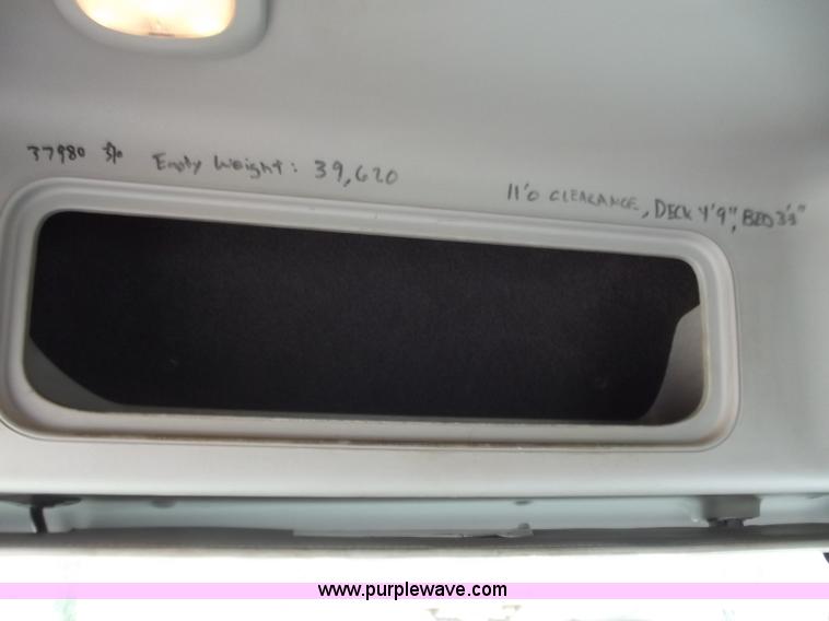 image for item D3695 2005 Freightliner Columbia CL120ST semi truck