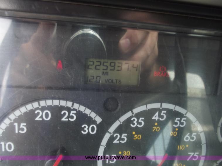 image for item D3695 2005 Freightliner Columbia CL120ST semi truck