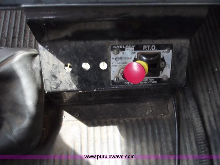 image for item D3695 2005 Freightliner Columbia CL120ST semi truck