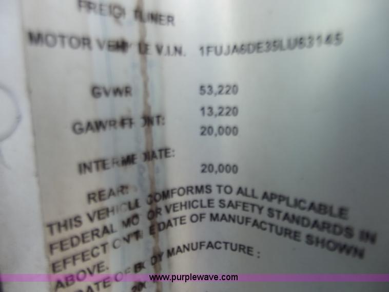 image for item D3695 2005 Freightliner Columbia CL120ST semi truck