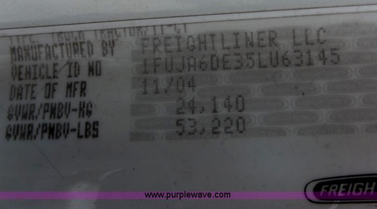 image for item D3695 2005 Freightliner Columbia CL120ST semi truck