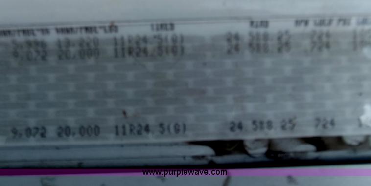 image for item D3695 2005 Freightliner Columbia CL120ST semi truck