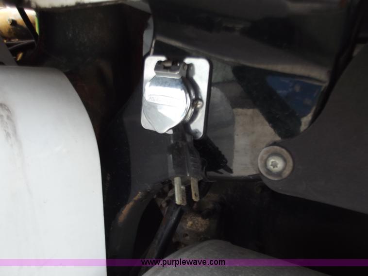 image for item D3695 2005 Freightliner Columbia CL120ST semi truck