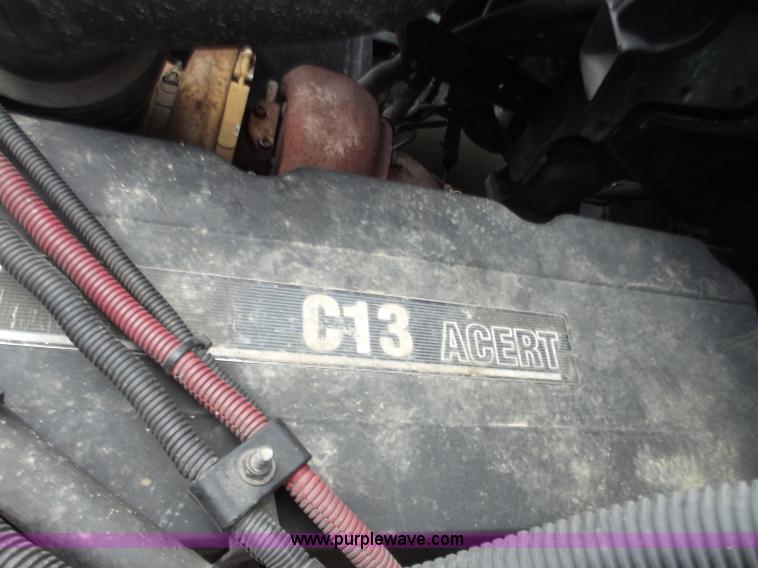 image for item D3695 2005 Freightliner Columbia CL120ST semi truck