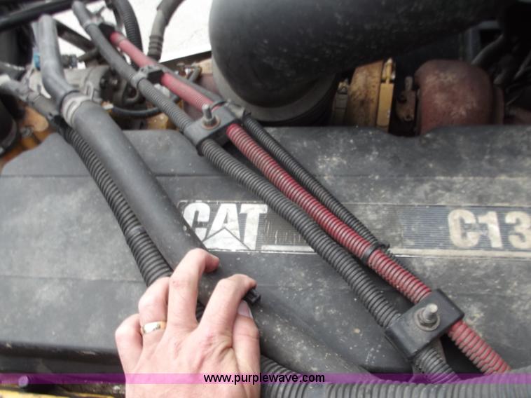 image for item D3695 2005 Freightliner Columbia CL120ST semi truck