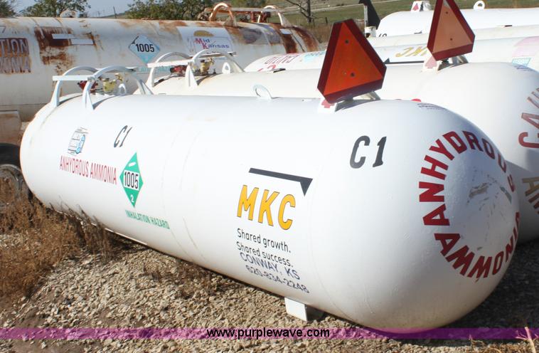 image for item A2949 1,000 gallon anhydrous ammonia tank