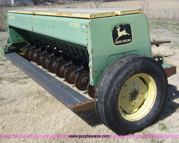 image for item A5590 John Deere 8300 20 row drill