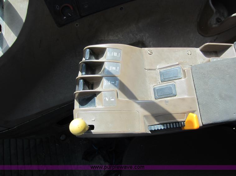 image for item A5596 1998 John Deere 9200 4WD tractor