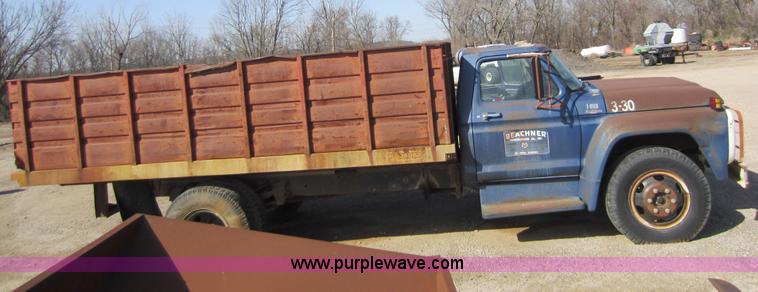 image for item A5597 1976 Ford F600 dump truck