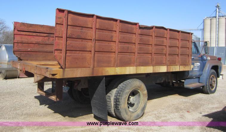 image for item A5597 1976 Ford F600 dump truck