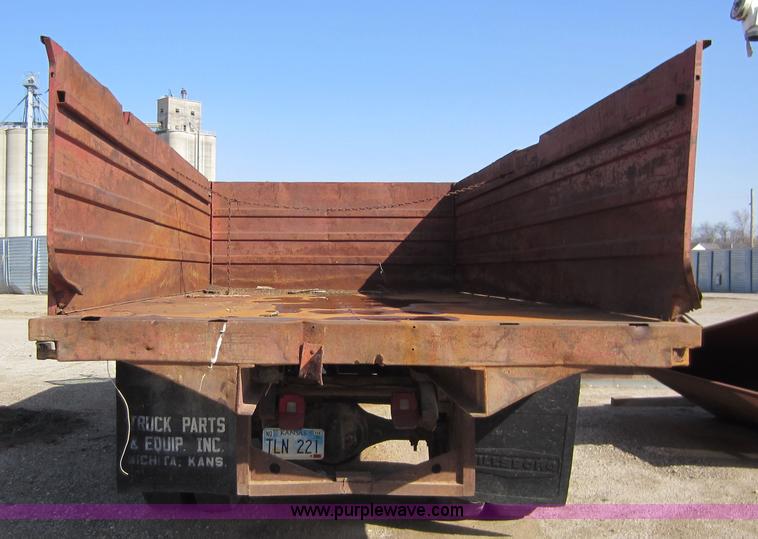 image for item A5597 1976 Ford F600 dump truck