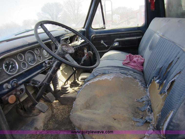 image for item A5597 1976 Ford F600 dump truck