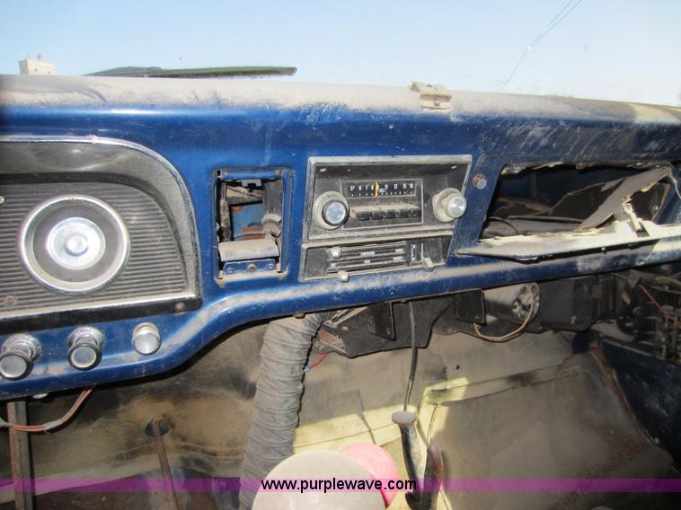 image for item A5597 1976 Ford F600 dump truck