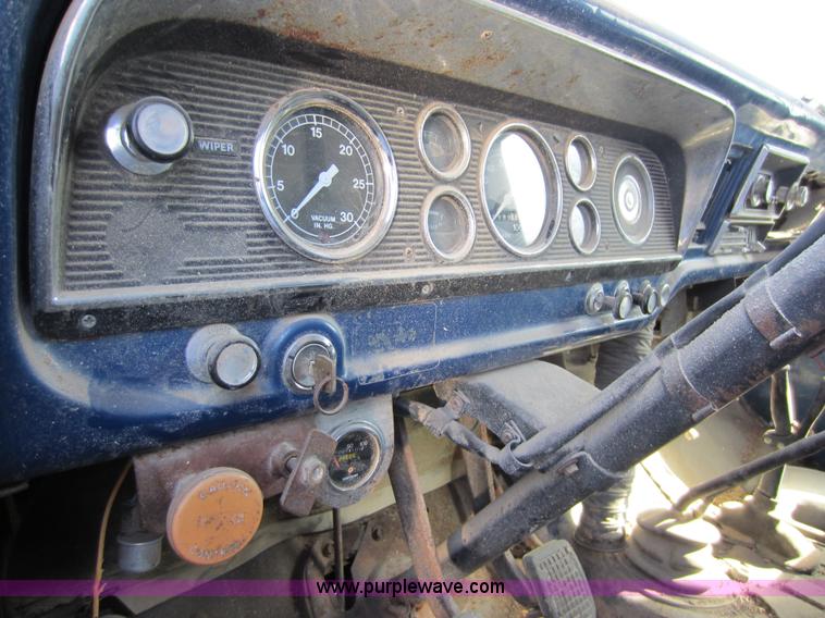image for item A5597 1976 Ford F600 dump truck