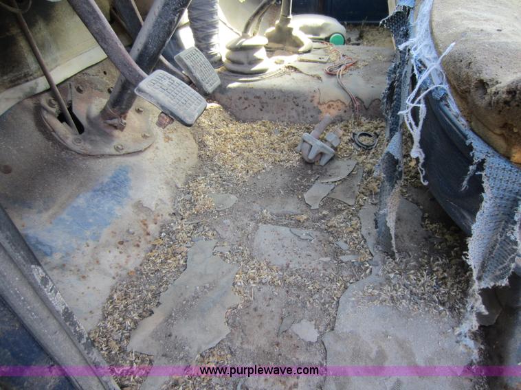 image for item A5597 1976 Ford F600 dump truck