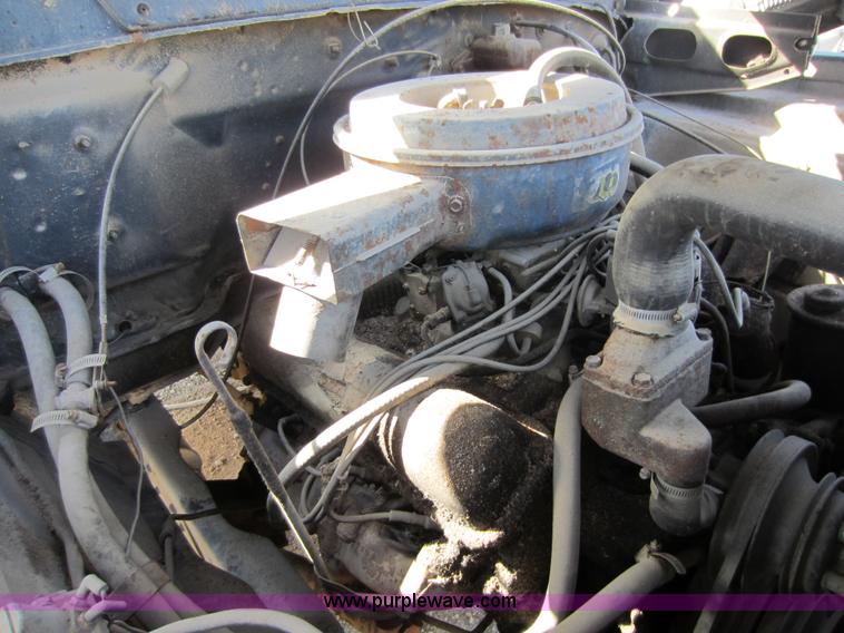 image for item A5597 1976 Ford F600 dump truck