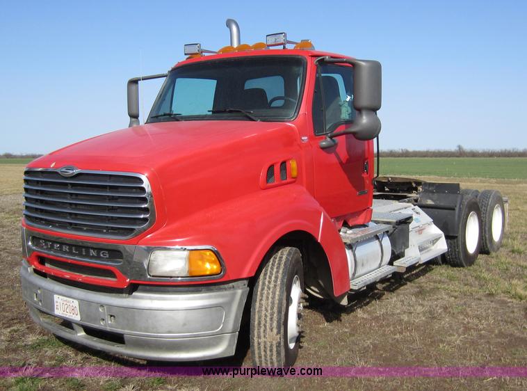 image for item A5601 2000 Sterling A9500 semi