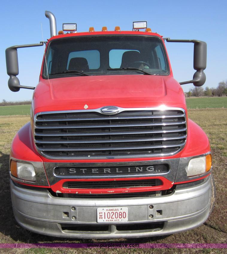 image for item A5601 2000 Sterling A9500 semi