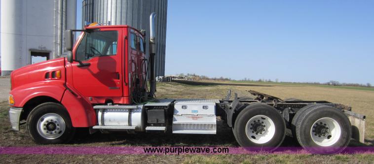 image for item A5601 2000 Sterling A9500 semi