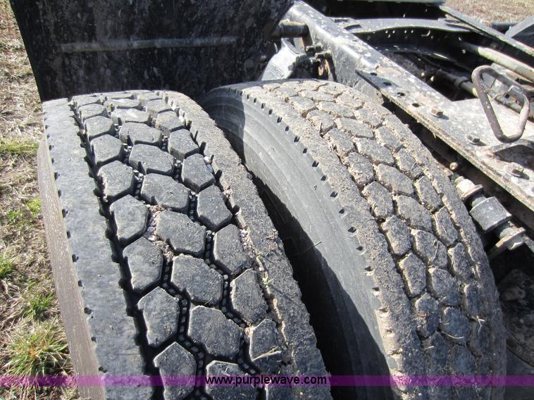 image for item A5601 2000 Sterling A9500 semi