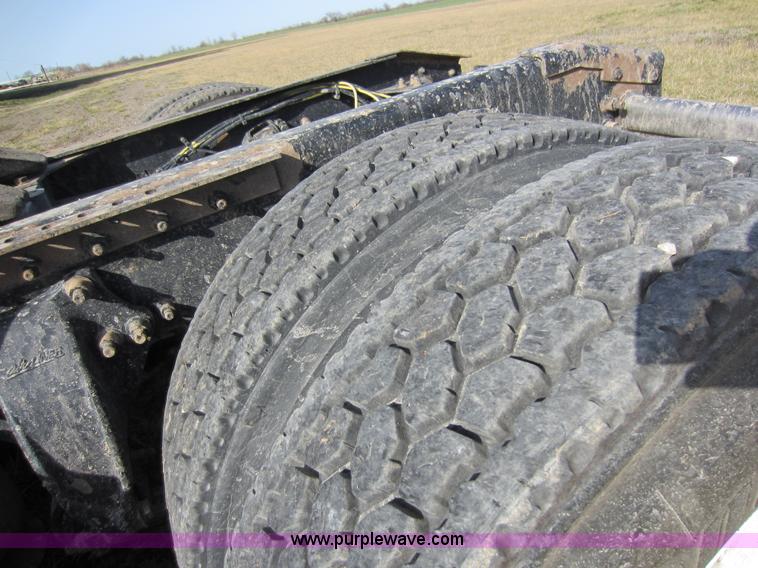 image for item A5601 2000 Sterling A9500 semi