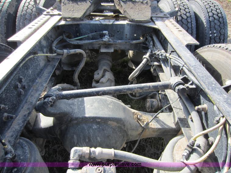 image for item A5601 2000 Sterling A9500 semi